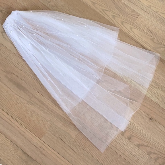 32" Double tiered veil with pearl - Picture 2 of 11